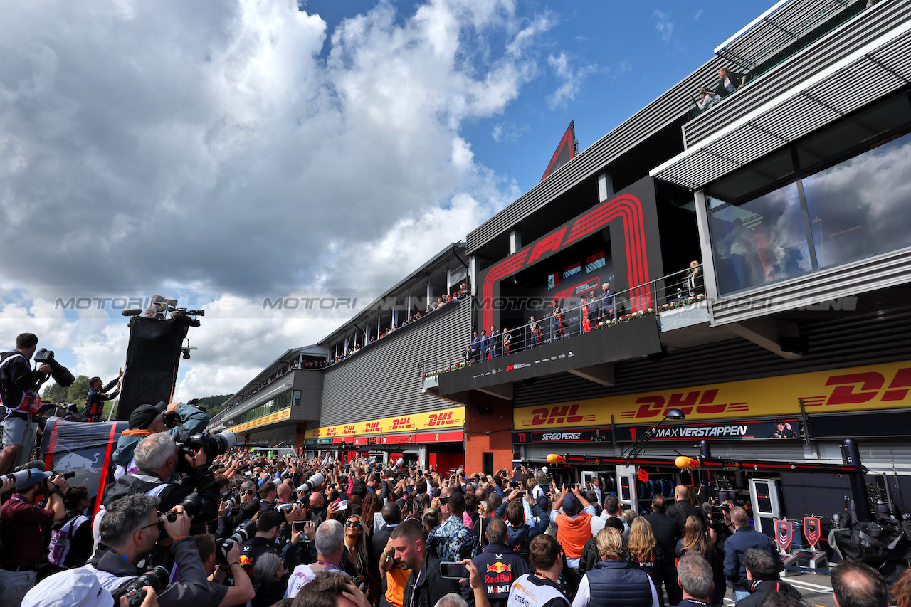 GP BELGIO, The podium (L to R): Sergio Perez (MEX) Red Bull Racing, second; Max Verstappen (NLD) Red Bull Racing, vincitore; Charles Leclerc (MON) Ferrari, third.
30.07.2023. Formula 1 World Championship, Rd 13, Belgian Grand Prix, Spa Francorchamps, Belgium, Gara Day.
- www.xpbimages.com, EMail: requests@xpbimages.com © Copyright: Moy / XPB Images