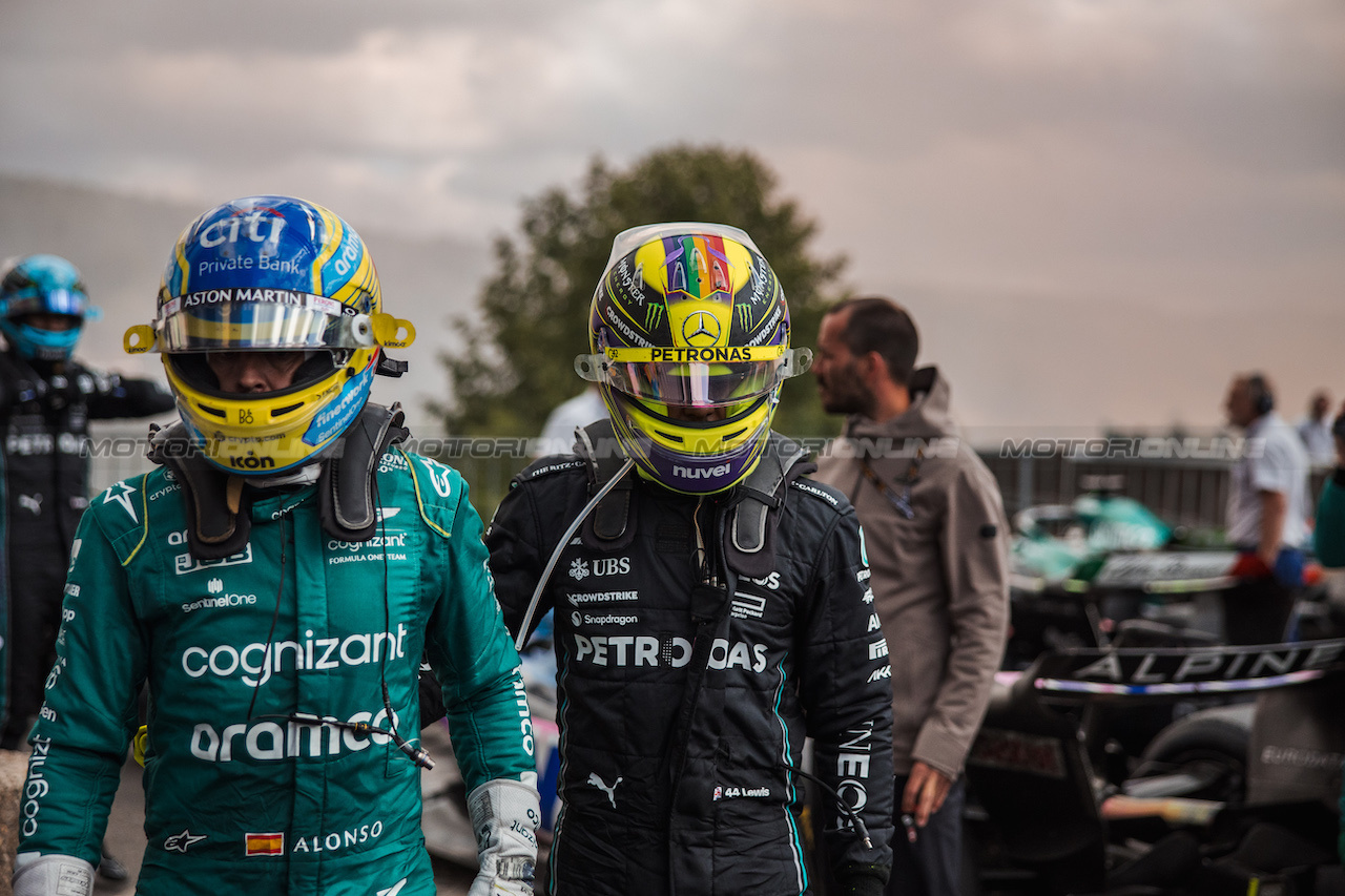 GP BELGIO, Lewis Hamilton (GBR) Mercedes AMG F1 e Fernando Alonso (ESP) Aston Martin F1 Team in parc ferme.
30.07.2023. Formula 1 World Championship, Rd 13, Belgian Grand Prix, Spa Francorchamps, Belgium, Gara Day.
- www.xpbimages.com, EMail: requests@xpbimages.com © Copyright: Bearne / XPB Images