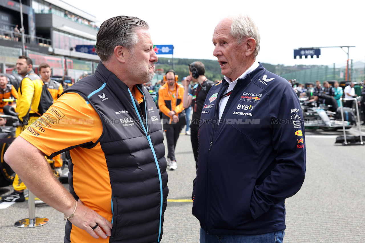 GP BELGIO, (L to R): Zak Brown (USA) McLaren Executive Director with Dr Helmut Marko (AUT) Red Bull Motorsport Consultant on the grid.
30.07.2023. Formula 1 World Championship, Rd 13, Belgian Grand Prix, Spa Francorchamps, Belgium, Gara Day.
- www.xpbimages.com, EMail: requests@xpbimages.com © Copyright: Bearne / XPB Images