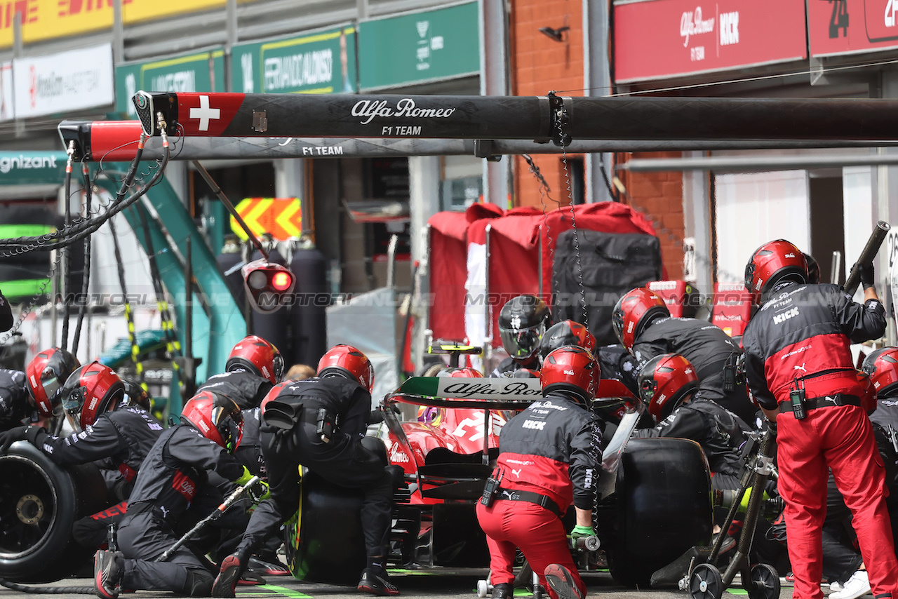 GP BELGIO, Zhou Guanyu (CHN) Alfa Romeo F1 Team C43 makes a pit stop.
30.07.2023. Formula 1 World Championship, Rd 13, Belgian Grand Prix, Spa Francorchamps, Belgium, Gara Day.
- www.xpbimages.com, EMail: requests@xpbimages.com © Copyright: XPB Images