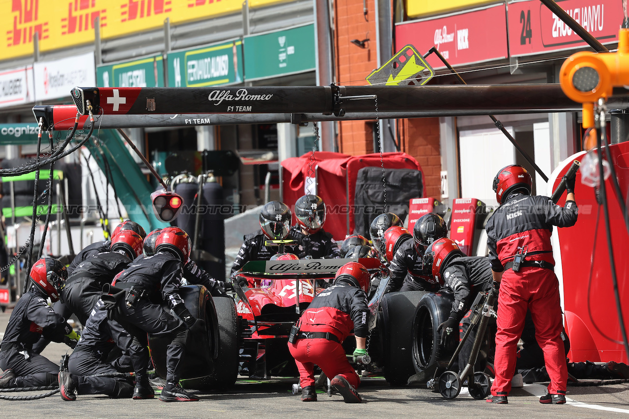 GP BELGIO, Zhou Guanyu (CHN) Alfa Romeo F1 Team C43 makes a pit stop.
30.07.2023. Formula 1 World Championship, Rd 13, Belgian Grand Prix, Spa Francorchamps, Belgium, Gara Day.
- www.xpbimages.com, EMail: requests@xpbimages.com © Copyright: XPB Images