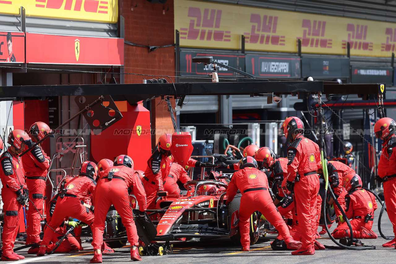 GP BELGIO, Charles Leclerc (MON) Ferrari SF-23 makes a pit stop.
30.07.2023. Formula 1 World Championship, Rd 13, Belgian Grand Prix, Spa Francorchamps, Belgium, Gara Day.
- www.xpbimages.com, EMail: requests@xpbimages.com © Copyright: XPB Images