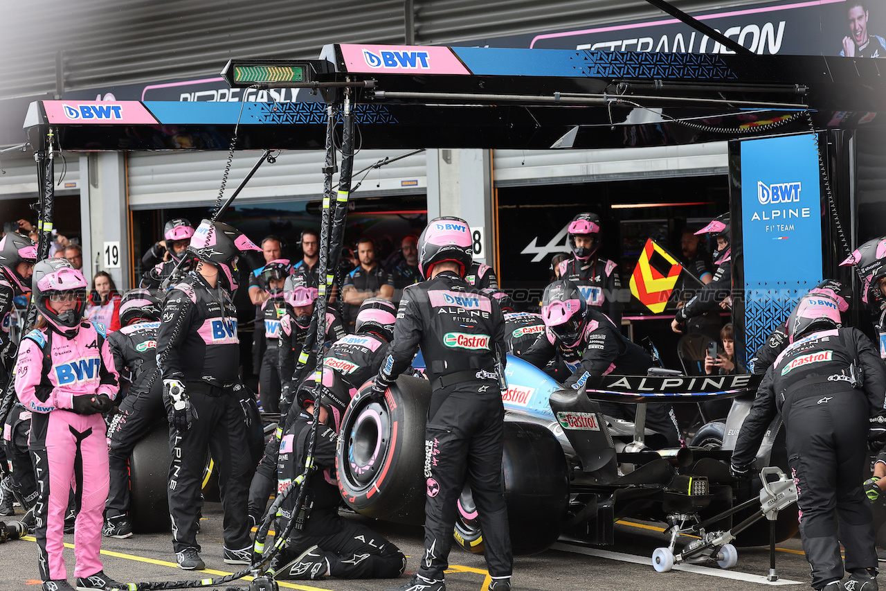 GP BELGIO, Pierre Gasly (FRA) Alpine F1 Team A523 makes a pit stop.
30.07.2023. Formula 1 World Championship, Rd 13, Belgian Grand Prix, Spa Francorchamps, Belgium, Gara Day.
- www.xpbimages.com, EMail: requests@xpbimages.com © Copyright: XPB Images
