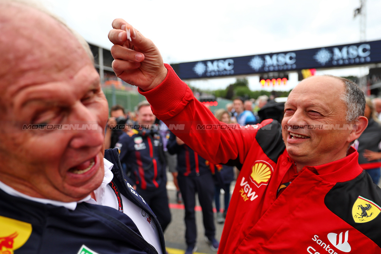 GP BELGIO, (L to R): Dr Helmut Marko (AUT) Red Bull Motorsport Consultant with Frederic Vasseur (FRA) Ferrari Team Principal on the grid.
30.07.2023. Formula 1 World Championship, Rd 13, Belgian Grand Prix, Spa Francorchamps, Belgium, Gara Day.
 - www.xpbimages.com, EMail: requests@xpbimages.com © Copyright: Coates / XPB Images