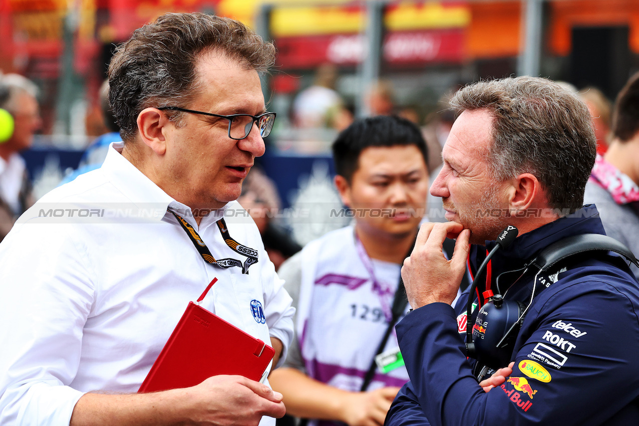 GP BELGIO, (L to R): Nicholas Tombazis (GRE) FIA Head of Single-Seater Technical Matters with Christian Horner (GBR) Red Bull Racing Team Principal on the grid.
30.07.2023. Formula 1 World Championship, Rd 13, Belgian Grand Prix, Spa Francorchamps, Belgium, Gara Day.
 - www.xpbimages.com, EMail: requests@xpbimages.com © Copyright: Coates / XPB Images