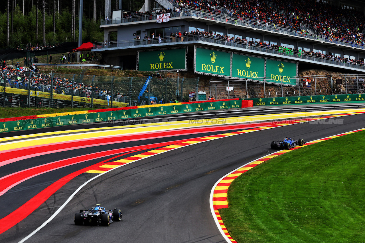 GP BELGIO, Alexander Albon (THA) Williams Racing FW45 davanti a Pierre Gasly (FRA) Alpine F1 Team A523.
30.07.2023. Formula 1 World Championship, Rd 13, Belgian Grand Prix, Spa Francorchamps, Belgium, Gara Day.
 - www.xpbimages.com, EMail: requests@xpbimages.com © Copyright: Coates / XPB Images