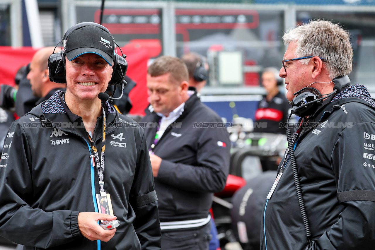 GP BELGIO, (L to R): Alan Permane (GBR) Alpine F1 Team Trackside Operations Director with Otmar Szafnauer (USA) Alpine F1 Team, Team Principal on the grid.
30.07.2023. Formula 1 World Championship, Rd 13, Belgian Grand Prix, Spa Francorchamps, Belgium, Gara Day.
- www.xpbimages.com, EMail: requests@xpbimages.com © Copyright: Batchelor / XPB Images