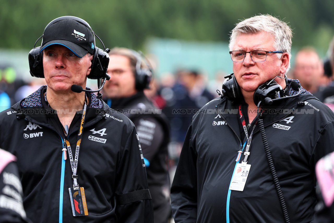 GP BELGIO, (L to R): Alan Permane (GBR) Alpine F1 Team Trackside Operations Director with Otmar Szafnauer (USA) Alpine F1 Team, Team Principal on the grid.
30.07.2023. Formula 1 World Championship, Rd 13, Belgian Grand Prix, Spa Francorchamps, Belgium, Gara Day.
- www.xpbimages.com, EMail: requests@xpbimages.com © Copyright: Batchelor / XPB Images