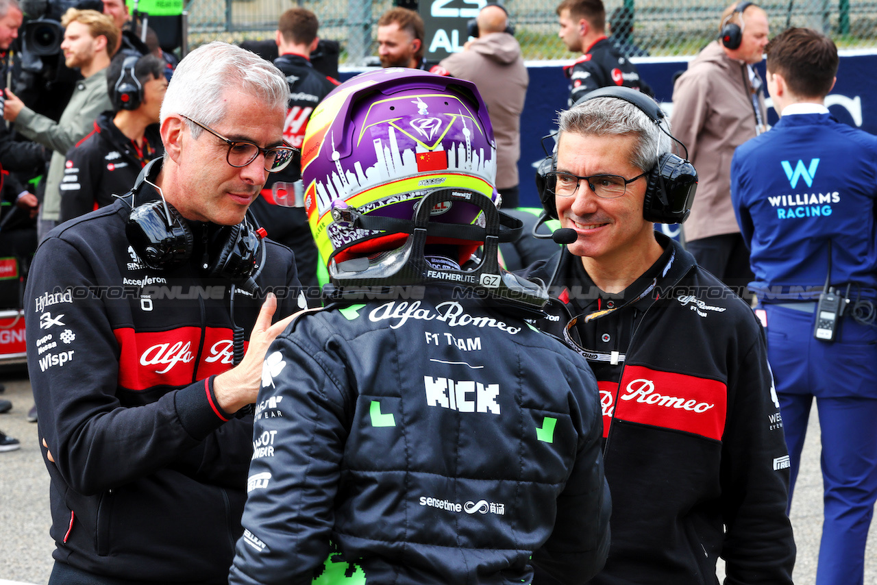 GP BELGIO, Zhou Guanyu (CHN) Alfa Romeo F1 Team with Alessandro Alunni Bravi (ITA) Alfa Romeo F1 Team Managing Director e Team Representative e Xevi Pujolar (ESP) Alfa Romeo F1 Team Head of Trackside Engineering on the grid.
30.07.2023. Formula 1 World Championship, Rd 13, Belgian Grand Prix, Spa Francorchamps, Belgium, Gara Day.
- www.xpbimages.com, EMail: requests@xpbimages.com © Copyright: Batchelor / XPB Images