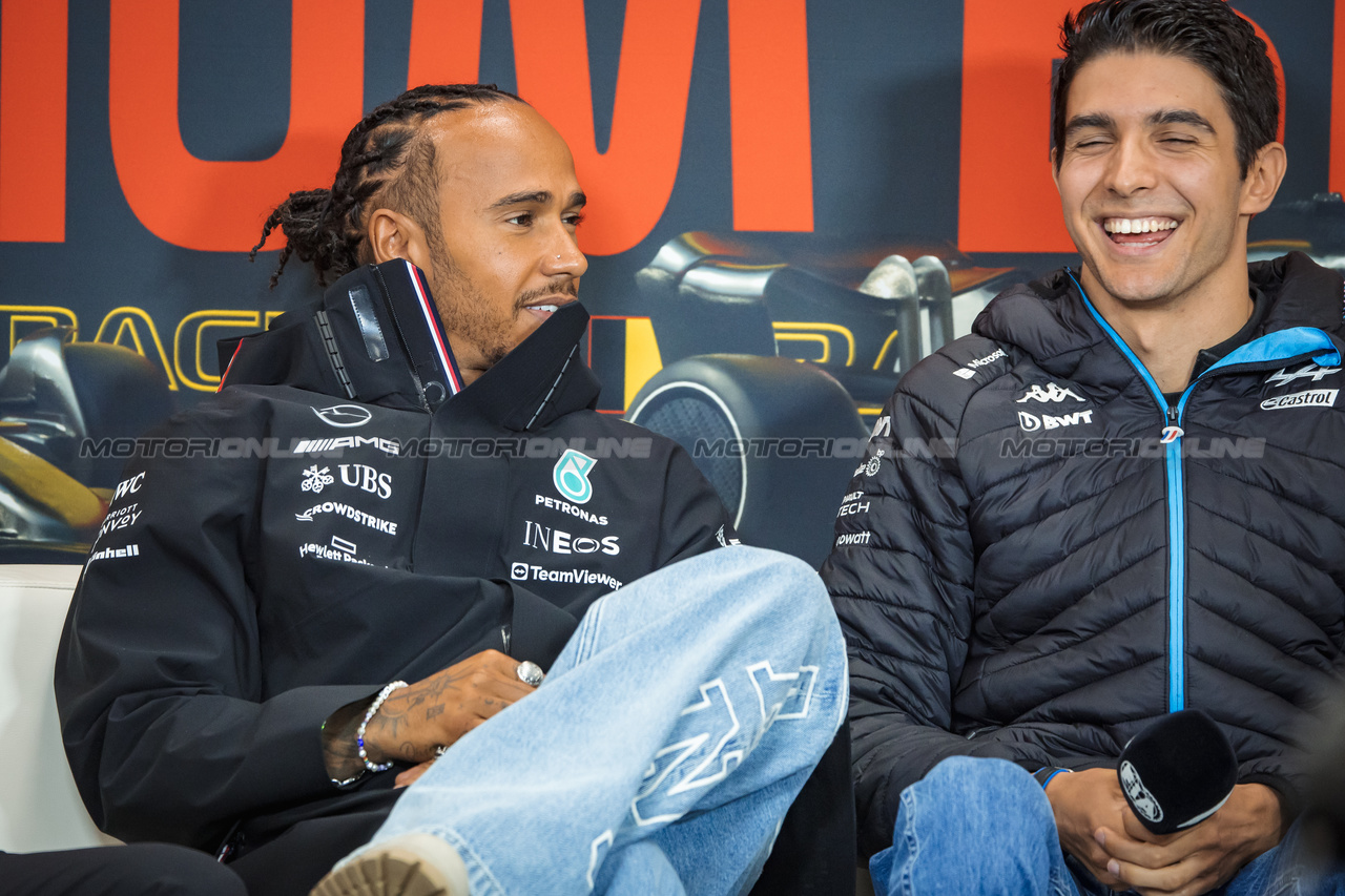 GP BELGIO, (L to R): Lewis Hamilton (GBR) Mercedes AMG F1 e Esteban Ocon (FRA) Alpine F1 Team in the FIA Press Conference.

27.07.2023. Formula 1 World Championship, Rd 13, Belgian Grand Prix, Spa Francorchamps, Belgium, Preparation Day.

- www.xpbimages.com, EMail: requests@xpbimages.com © Copyright: Bearne / XPB Images
