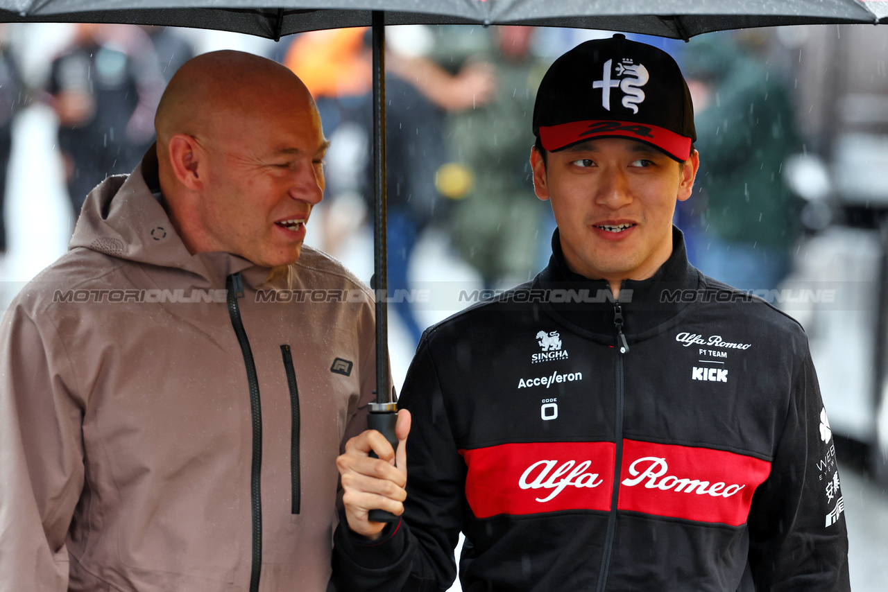 GP BELGIO, (L to R): Mark Arnall (GBR) Personal Trainer with Zhou Guanyu (CHN) Alfa Romeo F1 Team.

27.07.2023. Formula 1 World Championship, Rd 13, Belgian Grand Prix, Spa Francorchamps, Belgium, Preparation Day.

 - www.xpbimages.com, EMail: requests@xpbimages.com © Copyright: Coates / XPB Images