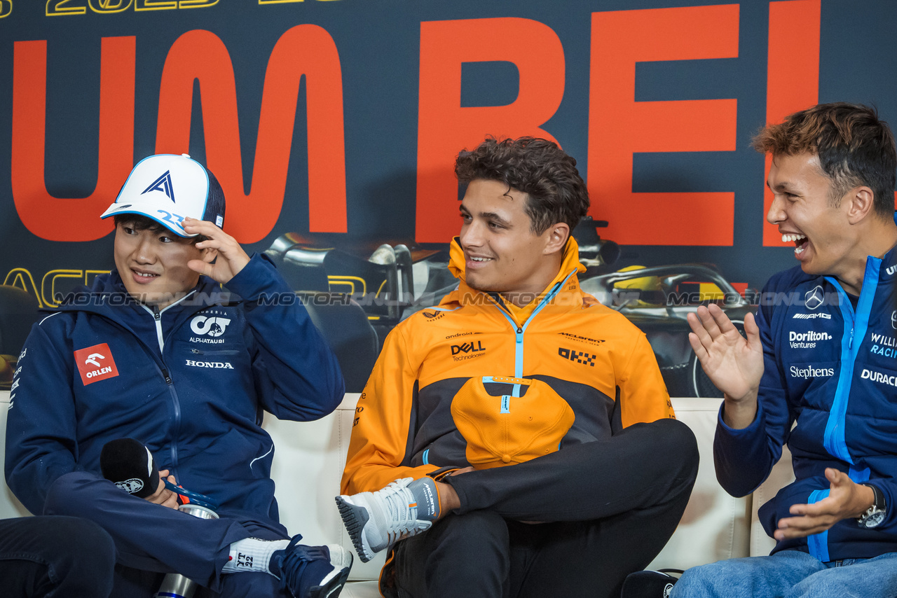 GP BELGIO, (L to R): Yuki Tsunoda (JPN) AlphaTauri; Lando Norris (GBR) McLaren; e Alexander Albon (THA) Williams Racing, in the FIA Press Conference.

27.07.2023. Formula 1 World Championship, Rd 13, Belgian Grand Prix, Spa Francorchamps, Belgium, Preparation Day.

- www.xpbimages.com, EMail: requests@xpbimages.com © Copyright: Bearne / XPB Images