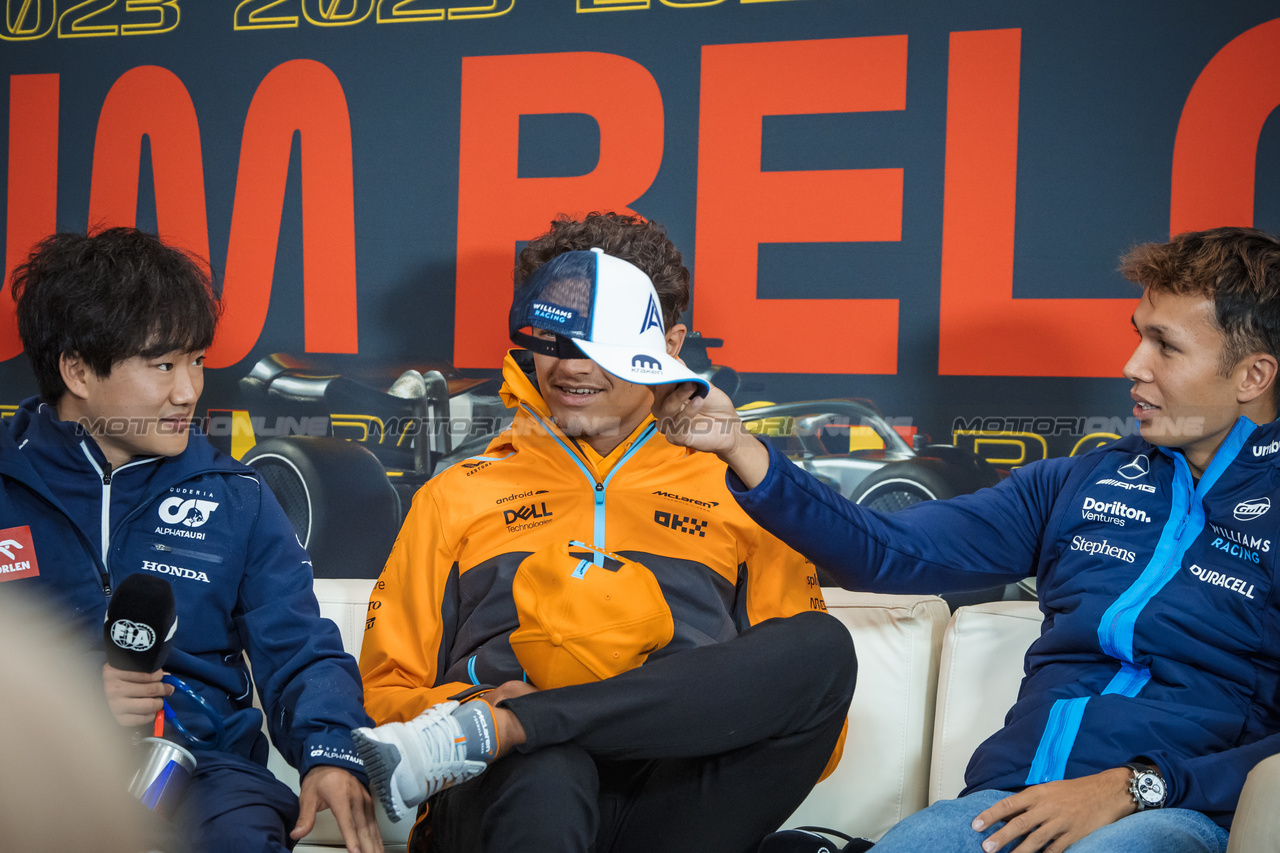 GP BELGIO, (L to R): Yuki Tsunoda (JPN) AlphaTauri; Lando Norris (GBR) McLaren; e Alexander Albon (THA) Williams Racing, in the FIA Press Conference.

27.07.2023. Formula 1 World Championship, Rd 13, Belgian Grand Prix, Spa Francorchamps, Belgium, Preparation Day.

- www.xpbimages.com, EMail: requests@xpbimages.com © Copyright: Bearne / XPB Images