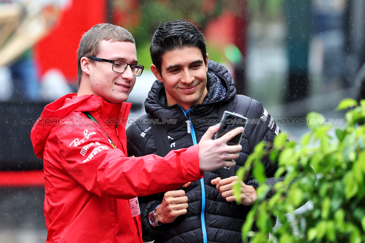 GP BELGIO, Esteban Ocon (FRA) Alpine F1 Team with fan.

27.07.2023. Formula 1 World Championship, Rd 13, Belgian Grand Prix, Spa Francorchamps, Belgium, Preparation Day.

 - www.xpbimages.com, EMail: requests@xpbimages.com © Copyright: Rew / XPB Images