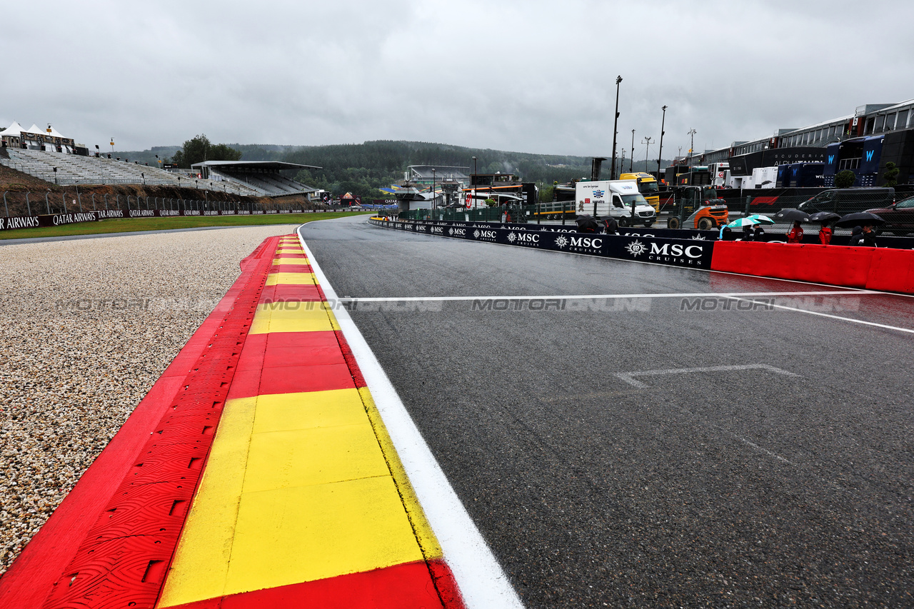 GP BELGIO, Circuit Atmosfera - La Source exit kerb.

27.07.2023. Formula 1 World Championship, Rd 13, Belgian Grand Prix, Spa Francorchamps, Belgium, Preparation Day.

- www.xpbimages.com, EMail: requests@xpbimages.com © Copyright: Moy / XPB Images