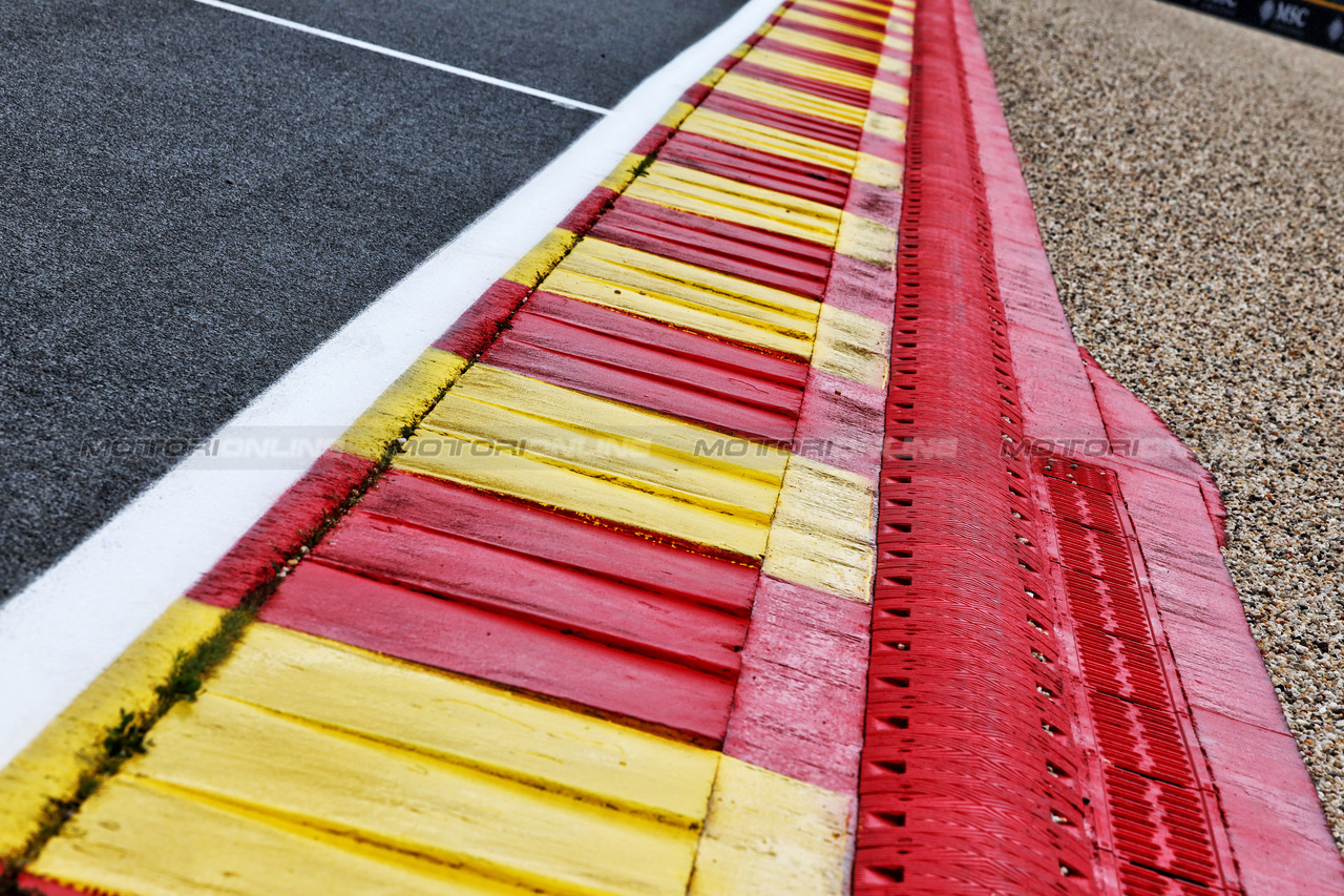 GP BELGIO, Circuit Atmosfera - La Source exit kerb.

27.07.2023. Formula 1 World Championship, Rd 13, Belgian Grand Prix, Spa Francorchamps, Belgium, Preparation Day.

- www.xpbimages.com, EMail: requests@xpbimages.com © Copyright: Moy / XPB Images