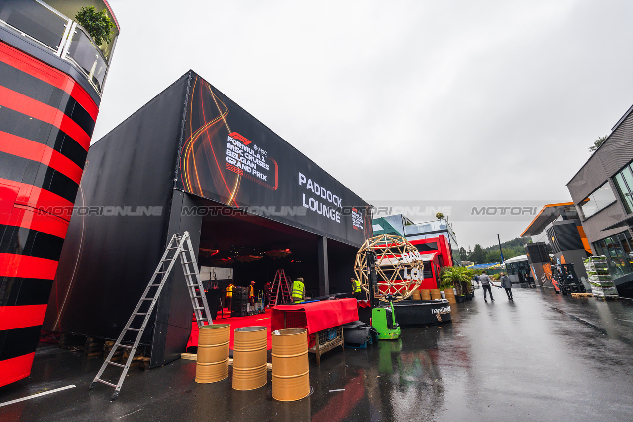 GP BELGIO, Paddock Atmosfera - Paddock Lounge.

27.07.2023. Formula 1 World Championship, Rd 13, Belgian Grand Prix, Spa Francorchamps, Belgium, Preparation Day.

- www.xpbimages.com, EMail: requests@xpbimages.com © Copyright: Bearne / XPB Images