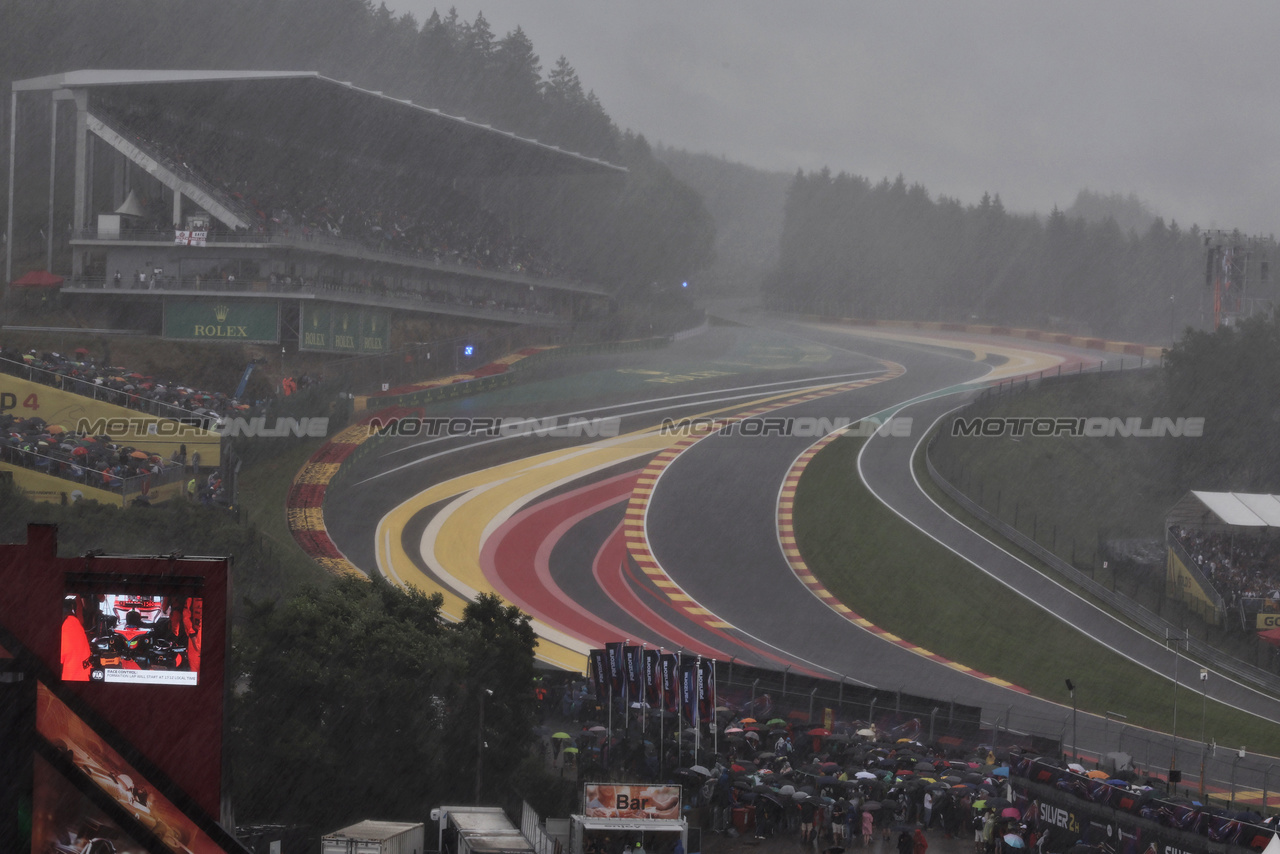 GP BELGIO, Circuit Atmosfera - rain falling.

29.07.2023. Formula 1 World Championship, Rd 13, Belgian Grand Prix, Spa Francorchamps, Belgium, Sprint Day.

- www.xpbimages.com, EMail: requests@xpbimages.com © Copyright: Moy / XPB Images