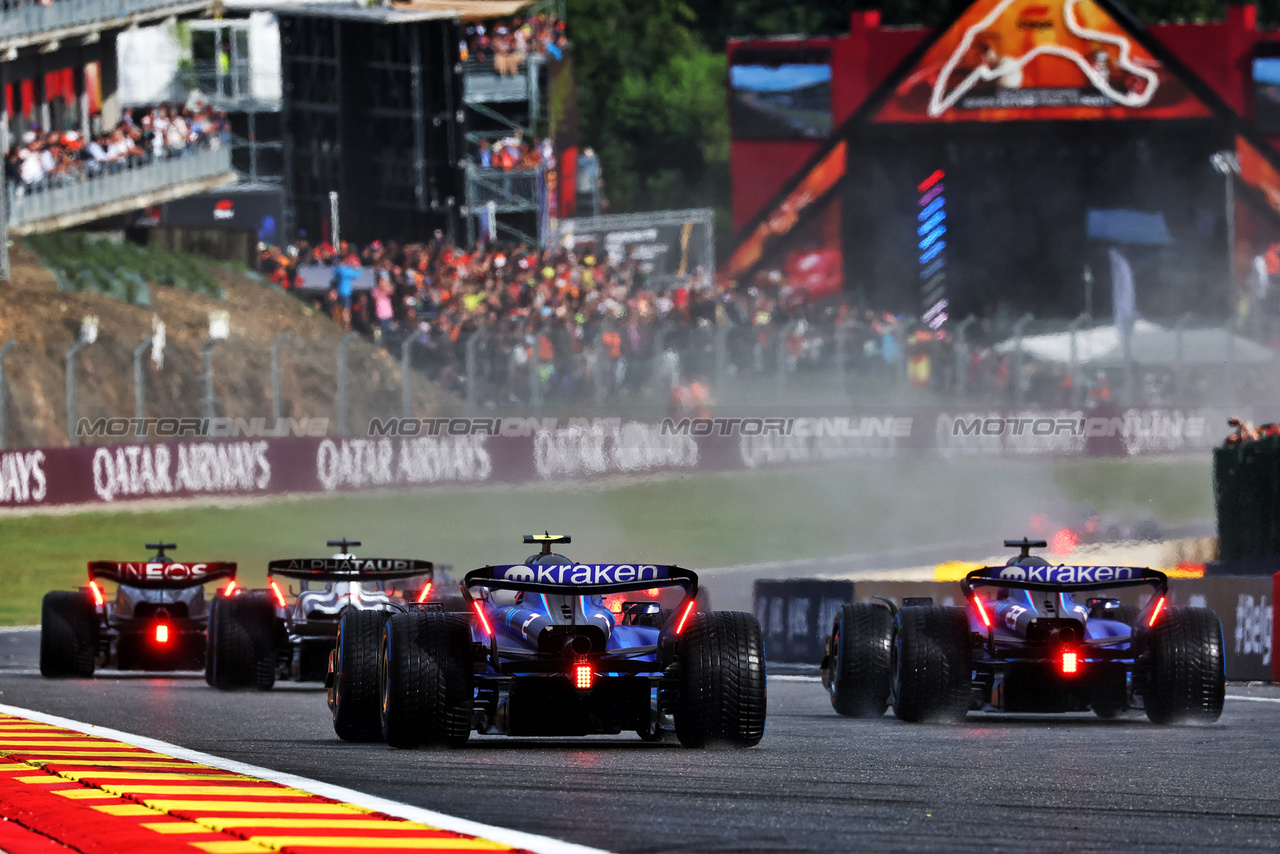 GP BELGIO, Logan Sargeant (USA) Williams Racing FW45 e Alexander Albon (THA) Williams Racing FW45.

29.07.2023. Formula 1 World Championship, Rd 13, Belgian Grand Prix, Spa Francorchamps, Belgium, Sprint Day.

 - www.xpbimages.com, EMail: requests@xpbimages.com © Copyright: Coates / XPB Images
