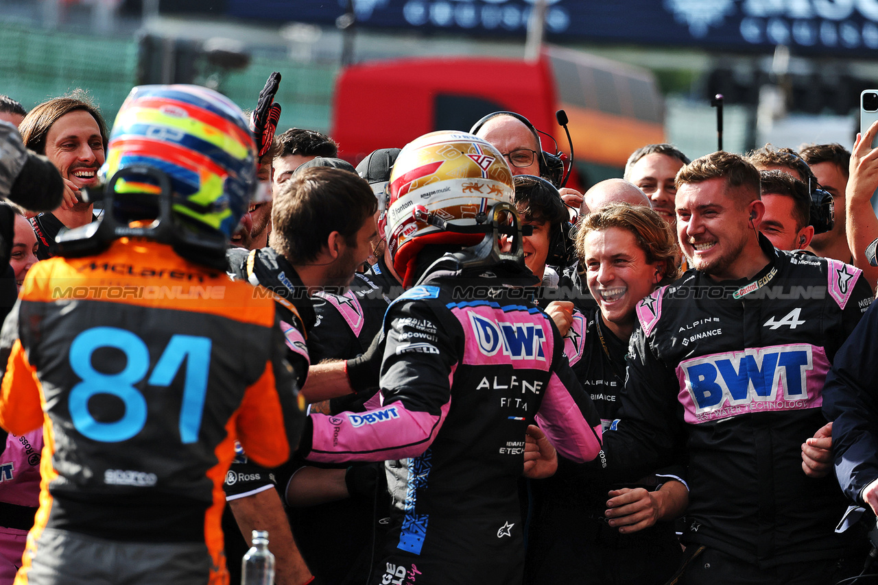 GP BELGIO, Pierre Gasly (FRA) Alpine F1 Team celebrates his third position in Sprint parc ferme with the team.

29.07.2023. Formula 1 World Championship, Rd 13, Belgian Grand Prix, Spa Francorchamps, Belgium, Sprint Day.

- www.xpbimages.com, EMail: requests@xpbimages.com © Copyright: Moy / XPB Images