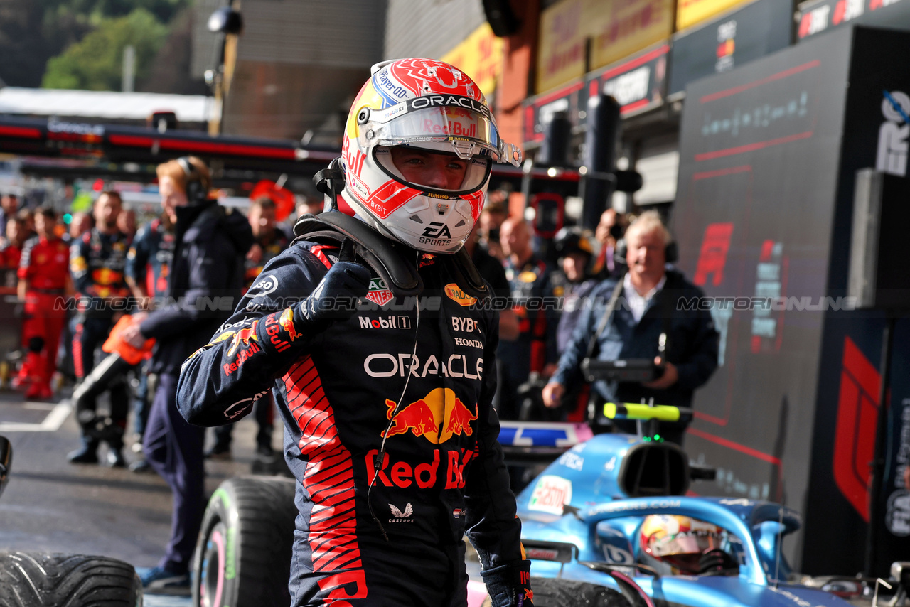 GP BELGIO, Gara winner Max Verstappen (NLD) Red Bull Racing celebrates in Sprint parc ferme.

29.07.2023. Formula 1 World Championship, Rd 13, Belgian Grand Prix, Spa Francorchamps, Belgium, Sprint Day.

- www.xpbimages.com, EMail: requests@xpbimages.com © Copyright: Moy / XPB Images