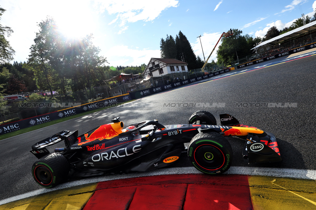 GP BELGIO, Max Verstappen (NLD) Red Bull Racing RB19.

29.07.2023. Formula 1 World Championship, Rd 13, Belgian Grand Prix, Spa Francorchamps, Belgium, Sprint Day.

- www.xpbimages.com, EMail: requests@xpbimages.com © Copyright: Bearne / XPB Images