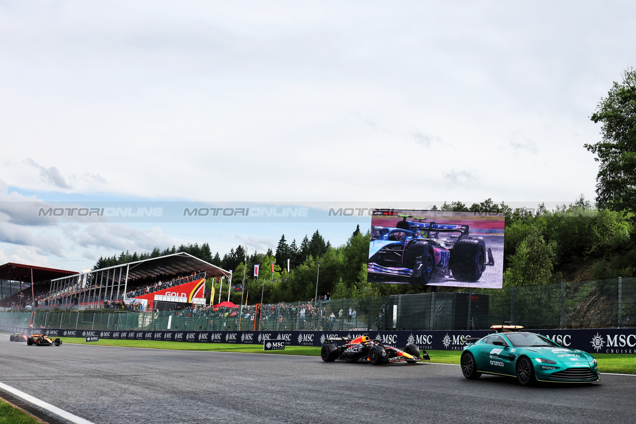 GP BELGIO, Max Verstappen (NLD) Red Bull Racing RB19 davanti a behind the Aston Martin FIA Safety Car.

29.07.2023. Formula 1 World Championship, Rd 13, Belgian Grand Prix, Spa Francorchamps, Belgium, Sprint Day.

- www.xpbimages.com, EMail: requests@xpbimages.com © Copyright: Bearne / XPB Images