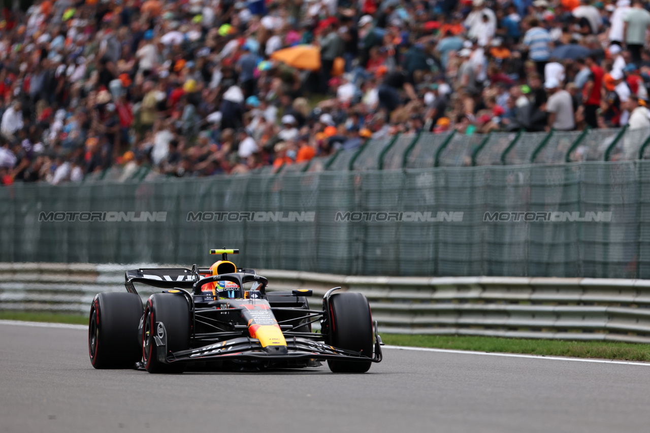 GP BELGIO, Sergio Perez (MEX) Red Bull Racing RB19.

29.07.2023. Formula 1 World Championship, Rd 13, Belgian Grand Prix, Spa Francorchamps, Belgium, Sprint Day.

 - www.xpbimages.com, EMail: requests@xpbimages.com © Copyright: Rew / XPB Images