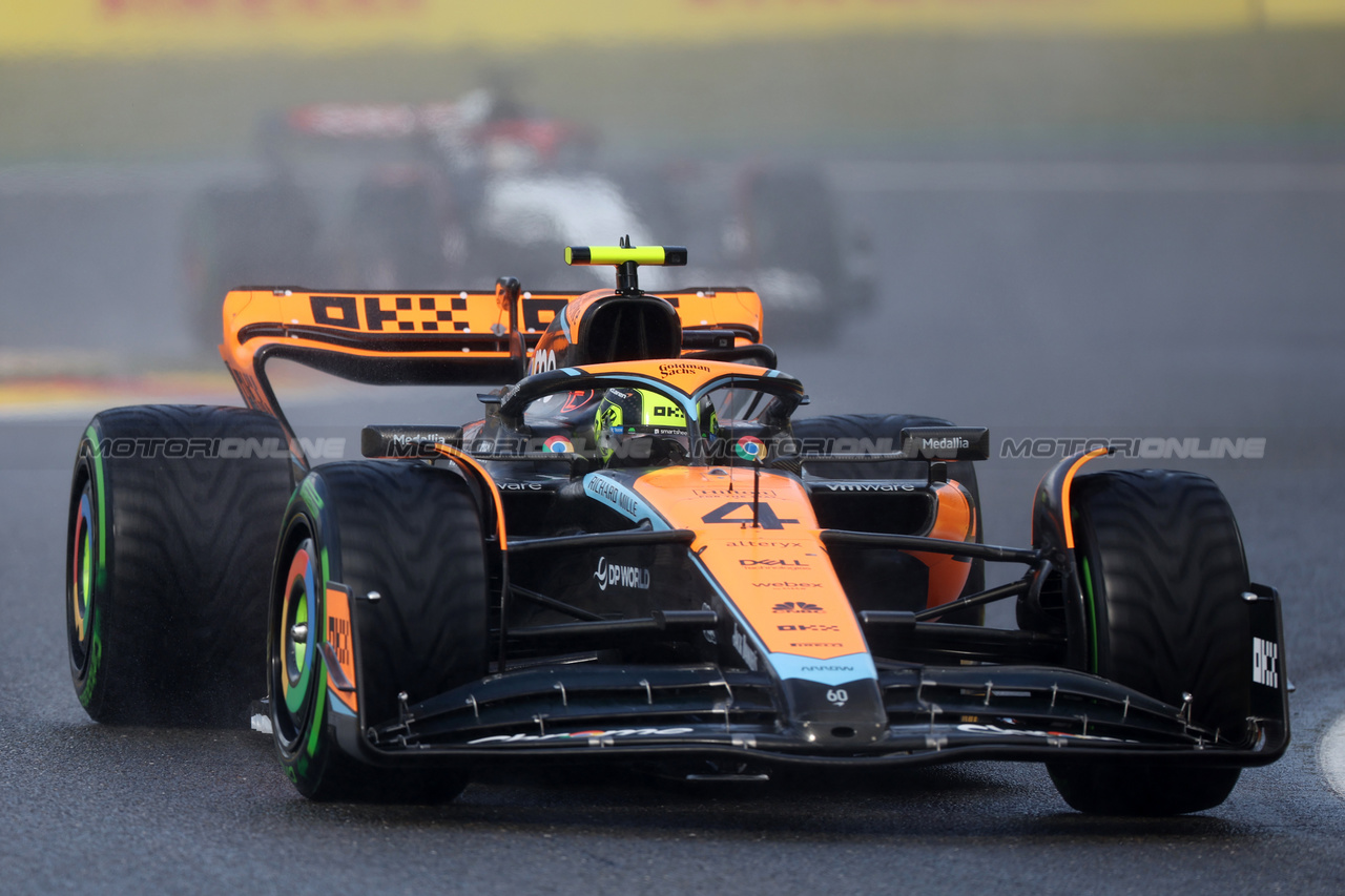 GP BELGIO, Lando Norris (GBR) McLaren MCL60.

29.07.2023. Formula 1 World Championship, Rd 13, Belgian Grand Prix, Spa Francorchamps, Belgium, Sprint Day.

 - www.xpbimages.com, EMail: requests@xpbimages.com © Copyright: Rew / XPB Images