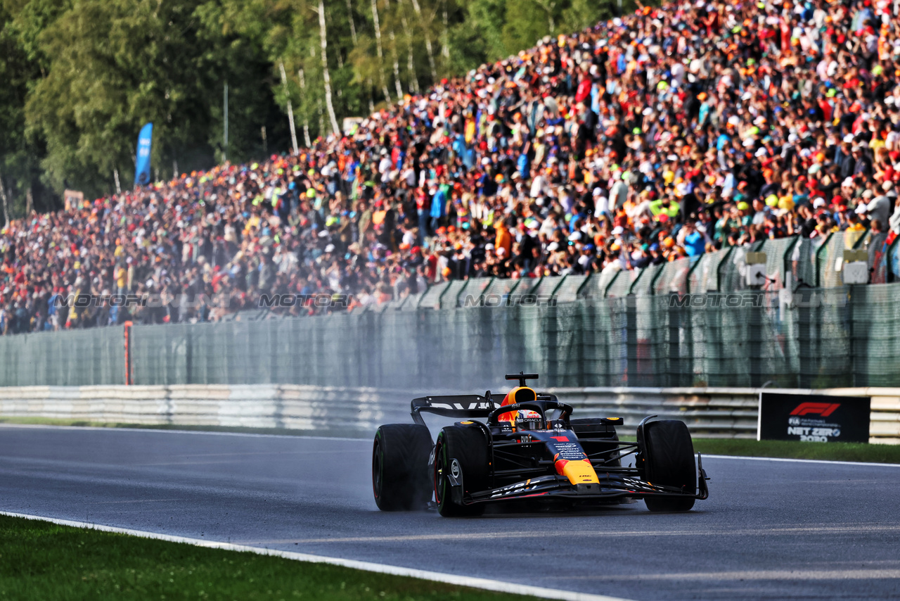 GP BELGIO, Max Verstappen (NLD) Red Bull Racing RB19.

29.07.2023. Formula 1 World Championship, Rd 13, Belgian Grand Prix, Spa Francorchamps, Belgium, Sprint Day.

 - www.xpbimages.com, EMail: requests@xpbimages.com © Copyright: Rew / XPB Images