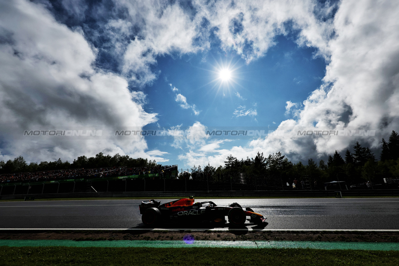 GP BELGIO, Sergio Perez (MEX) Red Bull Racing RB19.

28.07.2023. Formula 1 World Championship, Rd 13, Belgian Grand Prix, Spa Francorchamps, Belgium, Qualifiche Day.

- www.xpbimages.com, EMail: requests@xpbimages.com © Copyright: Moy / XPB Images