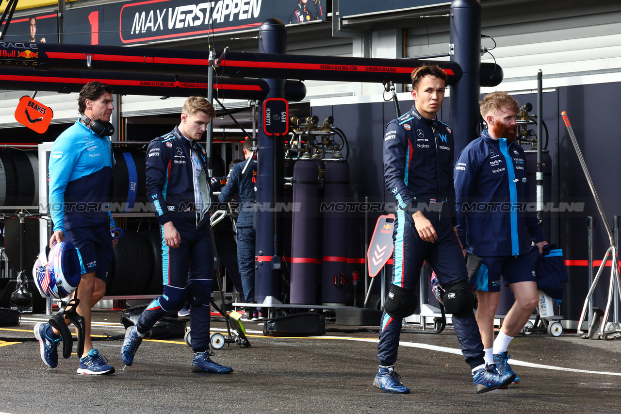 GP BELGIO, Alexander Albon (THA) Williams Racing e Logan Sargeant (USA) Williams Racing.

28.07.2023. Formula 1 World Championship, Rd 13, Belgian Grand Prix, Spa Francorchamps, Belgium, Qualifiche Day.

- www.xpbimages.com, EMail: requests@xpbimages.com © Copyright: Batchelor / XPB Images