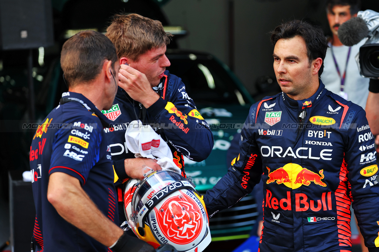 GP BELGIO, (L to R): Pole sitter Max Verstappen (NLD) Red Bull Racing in qualifying parc ferme with third placed team mate Sergio Perez (MEX) Red Bull Racing.

28.07.2023. Formula 1 World Championship, Rd 13, Belgian Grand Prix, Spa Francorchamps, Belgium, Qualifiche Day.

- www.xpbimages.com, EMail: requests@xpbimages.com © Copyright: Batchelor / XPB Images