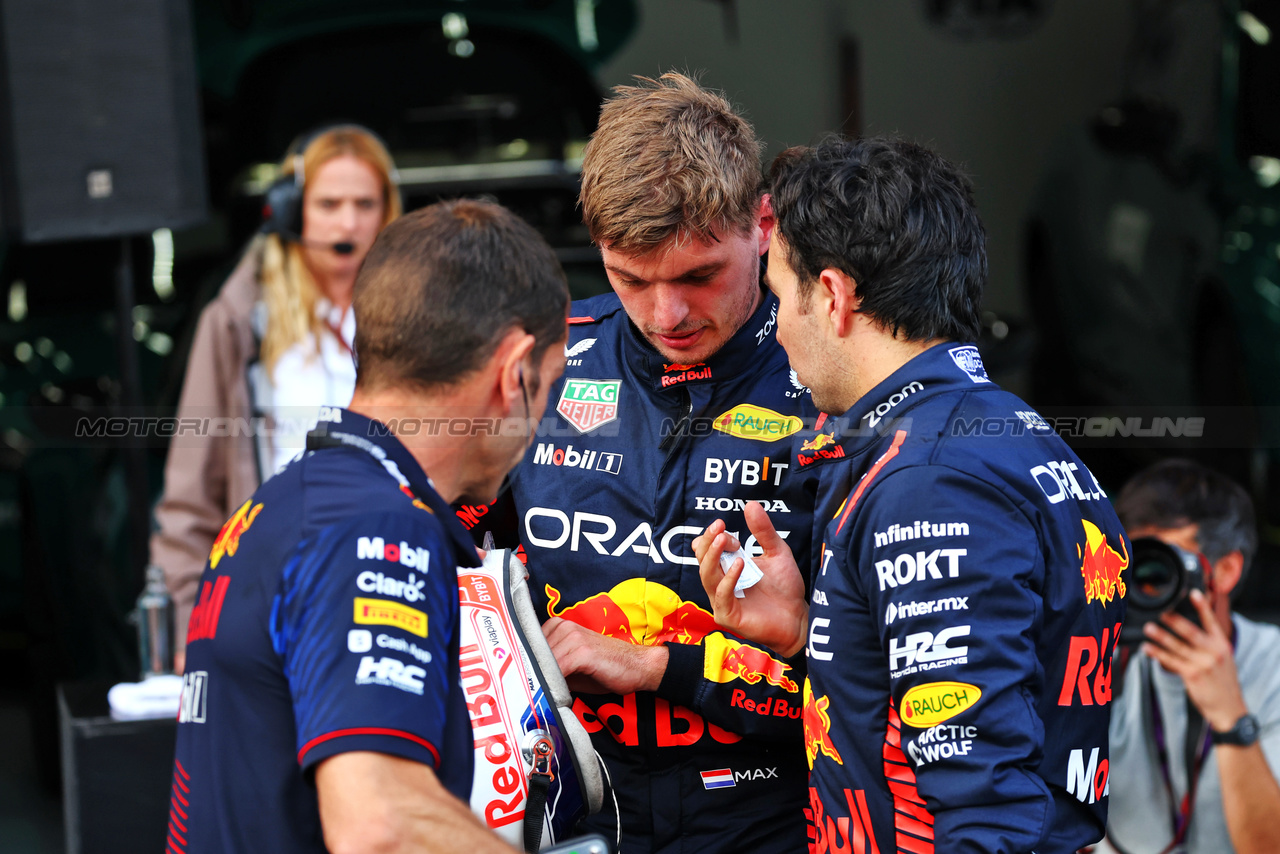 GP BELGIO, (L to R): Pole sitter Max Verstappen (NLD) Red Bull Racing in qualifying parc ferme with third placed team mate Sergio Perez (MEX) Red Bull Racing.

28.07.2023. Formula 1 World Championship, Rd 13, Belgian Grand Prix, Spa Francorchamps, Belgium, Qualifiche Day.

- www.xpbimages.com, EMail: requests@xpbimages.com © Copyright: Batchelor / XPB Images