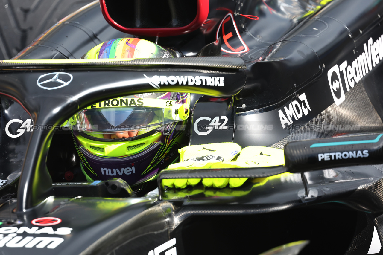 GP BELGIO, Lewis Hamilton (GBR) Mercedes AMG F1 W14 at the end of the pit lane.

28.07.2023. Formula 1 World Championship, Rd 13, Belgian Grand Prix, Spa Francorchamps, Belgium, Qualifiche Day.

- www.xpbimages.com, EMail: requests@xpbimages.com © Copyright: Bearne / XPB Images