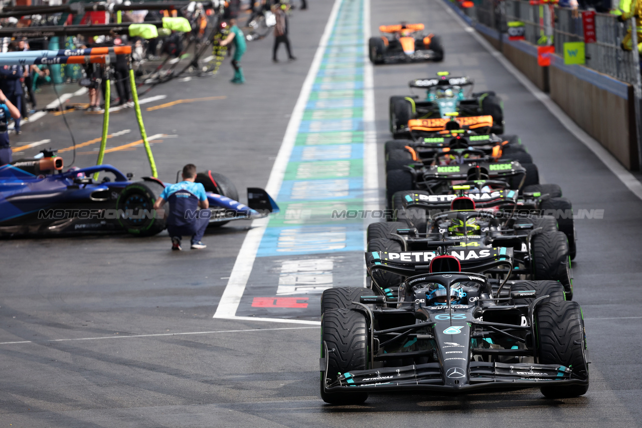 GP BELGIO, George Russell (GBR) Mercedes AMG F1 W14 at the end of the pit lane.

28.07.2023. Formula 1 World Championship, Rd 13, Belgian Grand Prix, Spa Francorchamps, Belgium, Qualifiche Day.

- www.xpbimages.com, EMail: requests@xpbimages.com © Copyright: Bearne / XPB Images