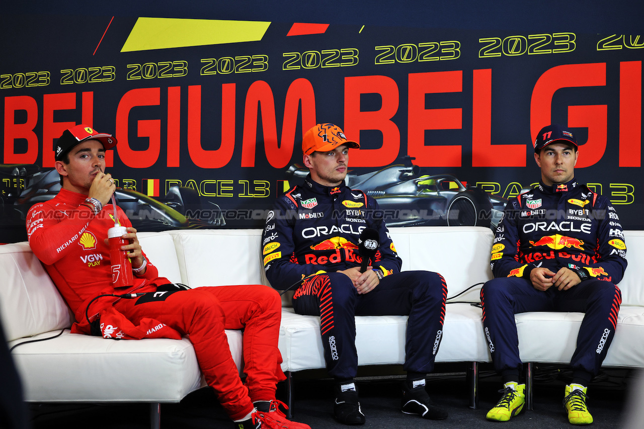 GP BELGIO, (L to R): Charles Leclerc (MON) Ferrari; Max Verstappen (NLD) Red Bull Racing; e Sergio Perez (MEX) Red Bull Racing, in the post qualifying FIA Press Conference.
28.07.2023. Formula 1 World Championship, Rd 13, Belgian Grand Prix, Spa Francorchamps, Belgium, Qualifiche Day.
- www.xpbimages.com, EMail: requests@xpbimages.com © Copyright: Bearne / XPB Images