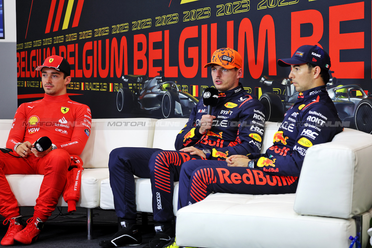 GP BELGIO, (L to R): Charles Leclerc (MON) Ferrari; Max Verstappen (NLD) Red Bull Racing; e Sergio Perez (MEX) Red Bull Racing, in the post qualifying FIA Press Conference.
28.07.2023. Formula 1 World Championship, Rd 13, Belgian Grand Prix, Spa Francorchamps, Belgium, Qualifiche Day.
- www.xpbimages.com, EMail: requests@xpbimages.com © Copyright: Bearne / XPB Images