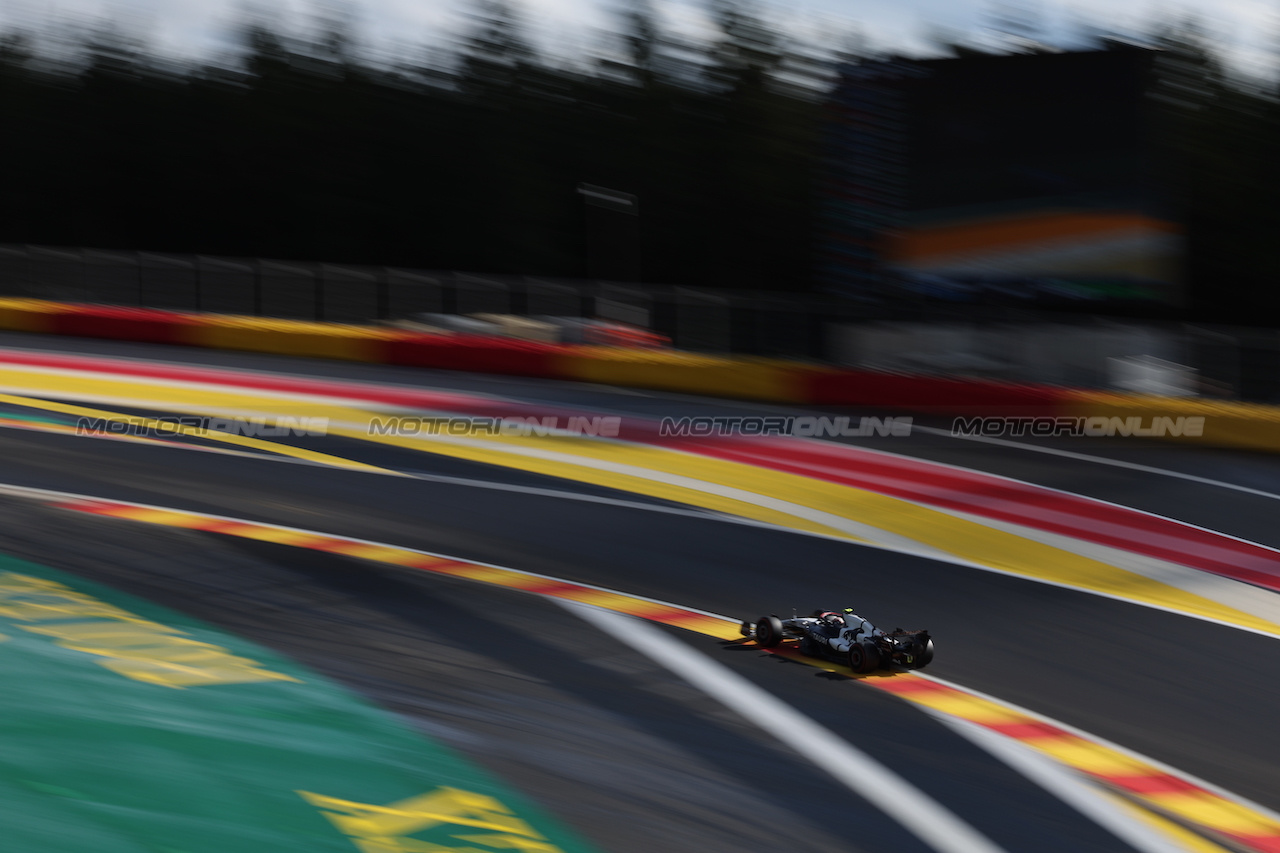 GP BELGIO, Yuki Tsunoda (JPN) AlphaTauri AT04.
28.07.2023. Formula 1 World Championship, Rd 13, Belgian Grand Prix, Spa Francorchamps, Belgium, Qualifiche Day.
 - www.xpbimages.com, EMail: requests@xpbimages.com © Copyright: Rew / XPB Images