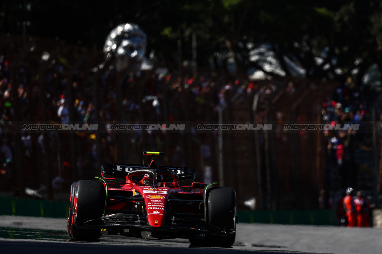 GP BRASILE, Carlos Sainz Jr (ESP), Ferrari 
05.11.2023. Formula 1 World Championship, Rd 21, Brazilian Grand Prix, Sao Paulo, Brazil, Gara Day.
- www.xpbimages.com, EMail: requests@xpbimages.com © Copyright: Charniaux / XPB Images
