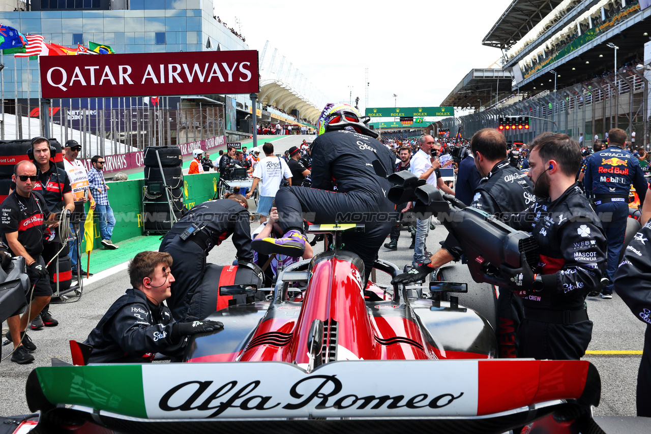 GP BRASILE, Zhou Guanyu (CHN) Alfa Romeo F1 Team C43 on the grid.

05.11.2023. Formula 1 World Championship, Rd 21, Brazilian Grand Prix, Sao Paulo, Brazil, Gara Day.

- www.xpbimages.com, EMail: requests@xpbimages.com © Copyright: Batchelor / XPB Images
