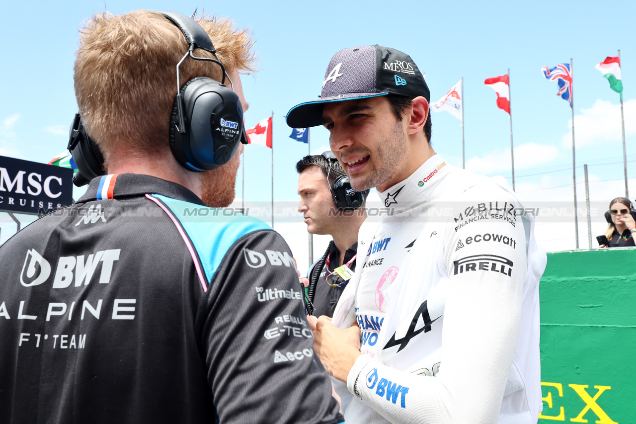 GP BRASILE, Esteban Ocon (FRA) Alpine F1 Team on the grid.

05.11.2023. Formula 1 World Championship, Rd 21, Brazilian Grand Prix, Sao Paulo, Brazil, Gara Day.

- www.xpbimages.com, EMail: requests@xpbimages.com © Copyright: Batchelor / XPB Images
