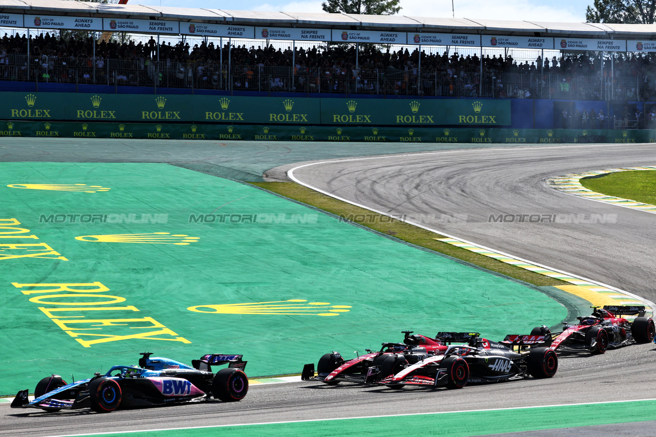 GP BRASILE, Esteban Ocon (FRA) Alpine F1 Team A523 at the race repartenza.

05.11.2023. Formula 1 World Championship, Rd 21, Brazilian Grand Prix, Sao Paulo, Brazil, Gara Day.

- www.xpbimages.com, EMail: requests@xpbimages.com © Copyright: Batchelor / XPB Images