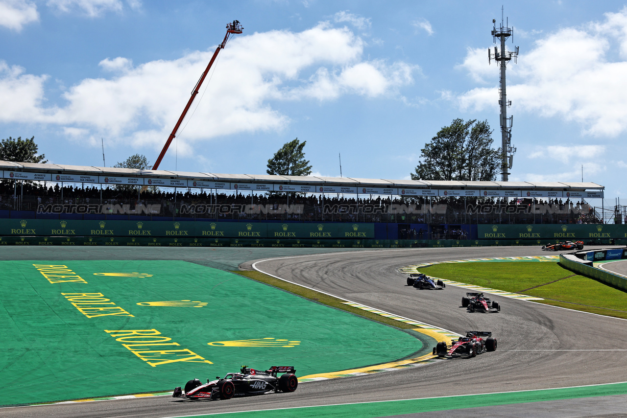 GP BRASILE, Nico Hulkenberg (GER) Haas VF-23.

05.11.2023. Formula 1 World Championship, Rd 21, Brazilian Grand Prix, Sao Paulo, Brazil, Gara Day.

- www.xpbimages.com, EMail: requests@xpbimages.com © Copyright: Batchelor / XPB Images