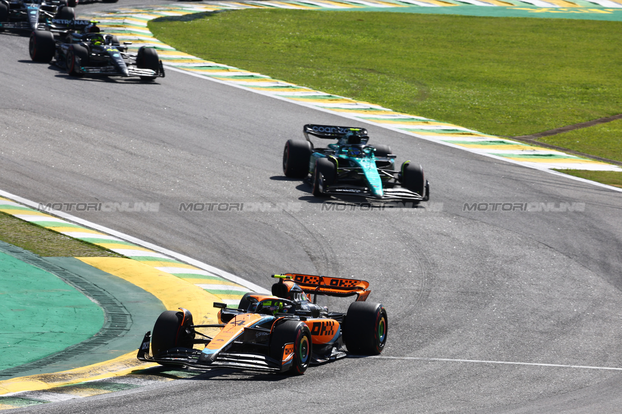 GP BRASILE, Lando Norris (GBR) McLaren MCL60.

05.11.2023. Formula 1 World Championship, Rd 21, Brazilian Grand Prix, Sao Paulo, Brazil, Gara Day.

- www.xpbimages.com, EMail: requests@xpbimages.com © Copyright: Batchelor / XPB Images