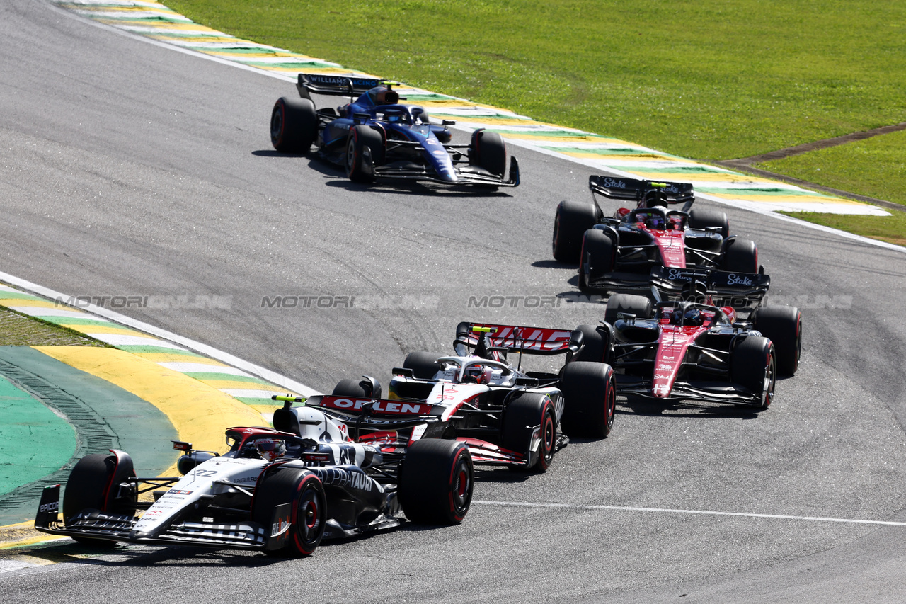 GP BRASILE, Yuki Tsunoda (JPN) AlphaTauri AT04.

05.11.2023. Formula 1 World Championship, Rd 21, Brazilian Grand Prix, Sao Paulo, Brazil, Gara Day.

- www.xpbimages.com, EMail: requests@xpbimages.com © Copyright: Batchelor / XPB Images