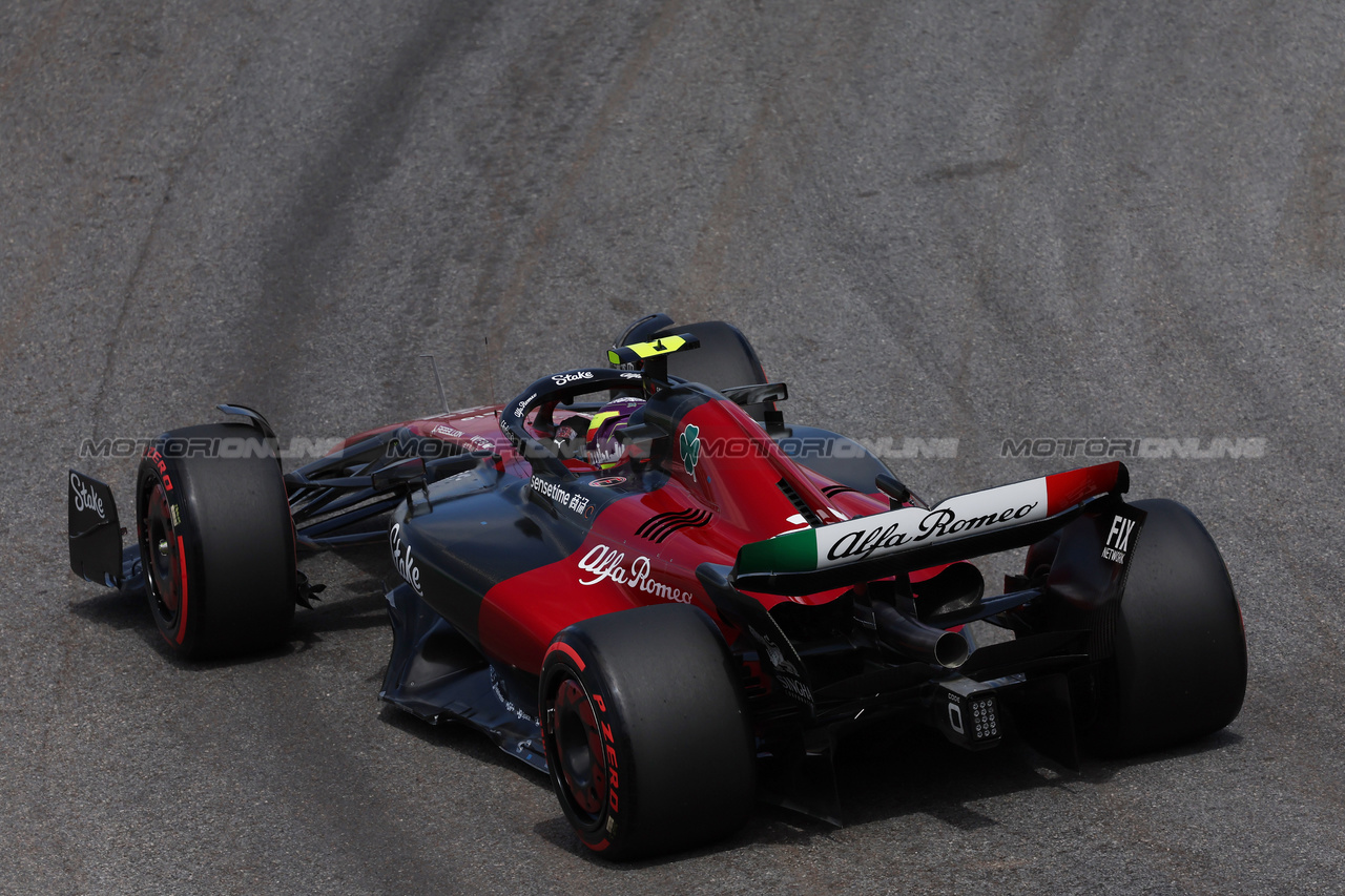 GP BRASILE, Zhou Guanyu (CHN) Alfa Romeo F1 Team C43.

05.11.2023. Formula 1 World Championship, Rd 21, Brazilian Grand Prix, Sao Paulo, Brazil, Gara Day.

- www.xpbimages.com, EMail: requests@xpbimages.com © Copyright: Staley / XPB Images