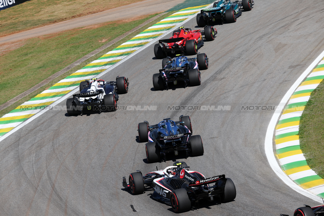 GP BRASILE, Nico Hulkenberg (GER) Haas VF-23.

05.11.2023. Formula 1 World Championship, Rd 21, Brazilian Grand Prix, Sao Paulo, Brazil, Gara Day.

- www.xpbimages.com, EMail: requests@xpbimages.com © Copyright: Staley / XPB Images
