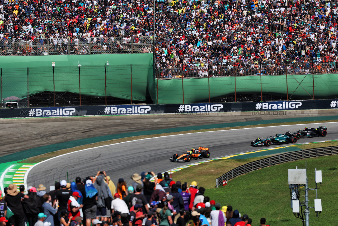 GP BRASILE, Lando Norris (GBR) McLaren MCL60.

05.11.2023. Formula 1 World Championship, Rd 21, Brazilian Grand Prix, Sao Paulo, Brazil, Gara Day.

- www.xpbimages.com, EMail: requests@xpbimages.com © Copyright: Staley / XPB Images