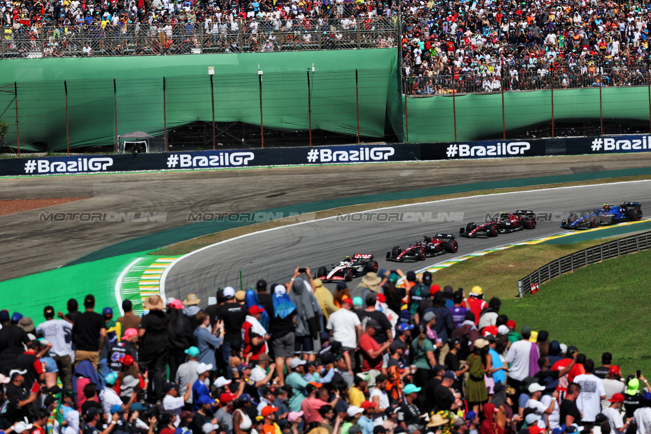 GP BRASILE, Nico Hulkenberg (GER) Haas VF-23.

05.11.2023. Formula 1 World Championship, Rd 21, Brazilian Grand Prix, Sao Paulo, Brazil, Gara Day.

- www.xpbimages.com, EMail: requests@xpbimages.com © Copyright: Staley / XPB Images